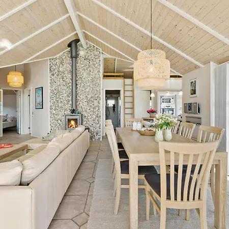 Stunning In With Sauna Feriehus *