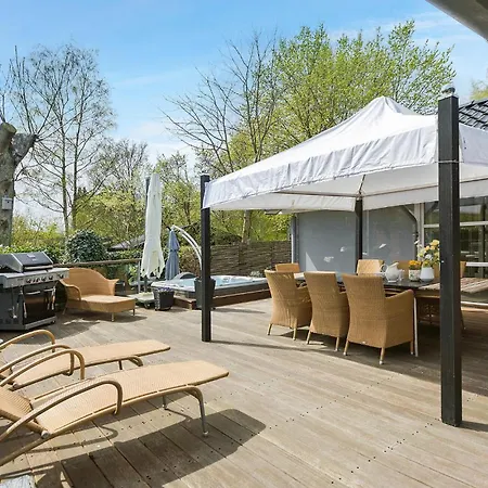 Stunning In With Sauna Feriehus *